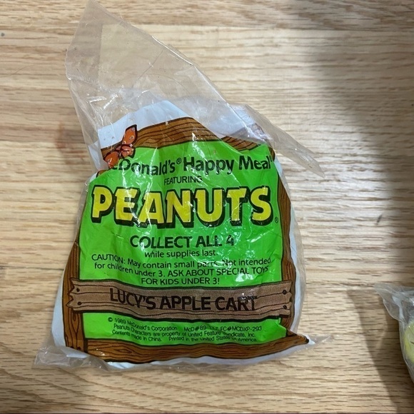 Peanuts Lucy Apple Cart Toy Charlie Brown McDonalds NWT Vintage Kids Toy - Picture 3 of 4